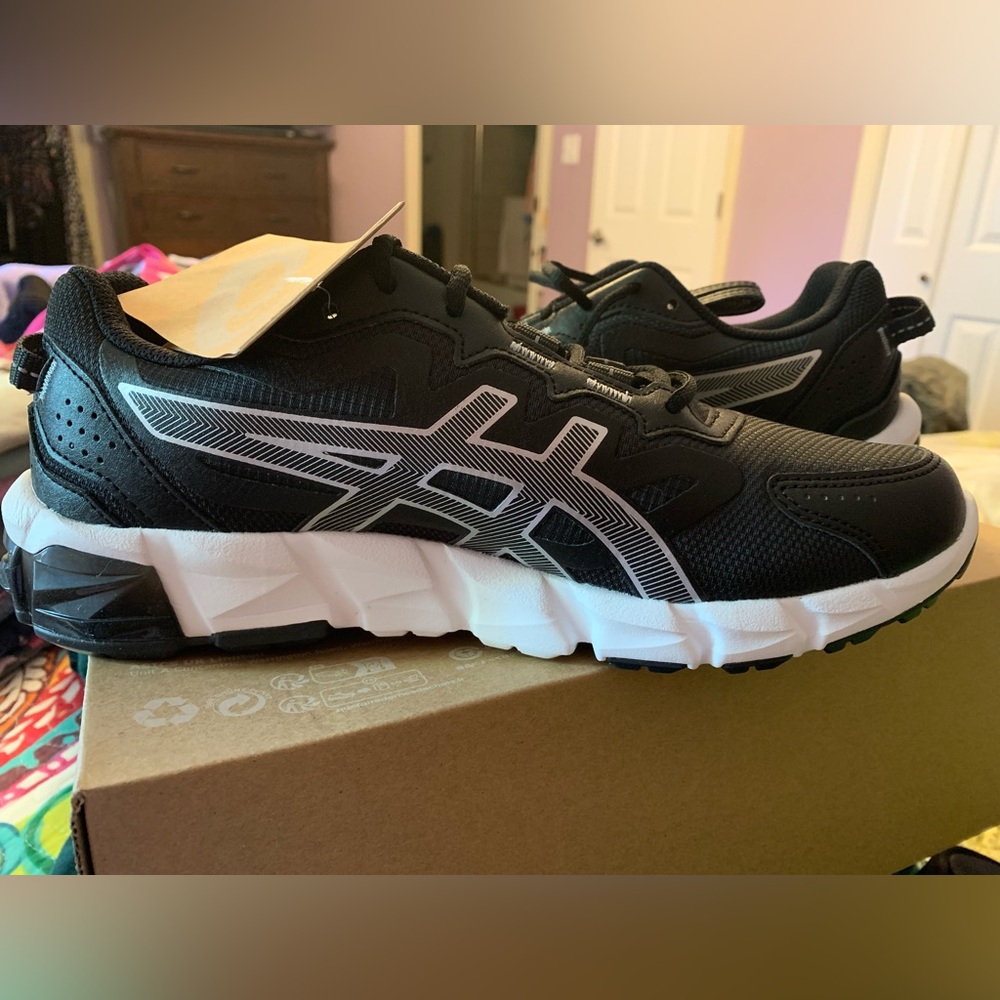 Brand new Gel-Quantum 90 Men’s Asics running shoes- black and white
